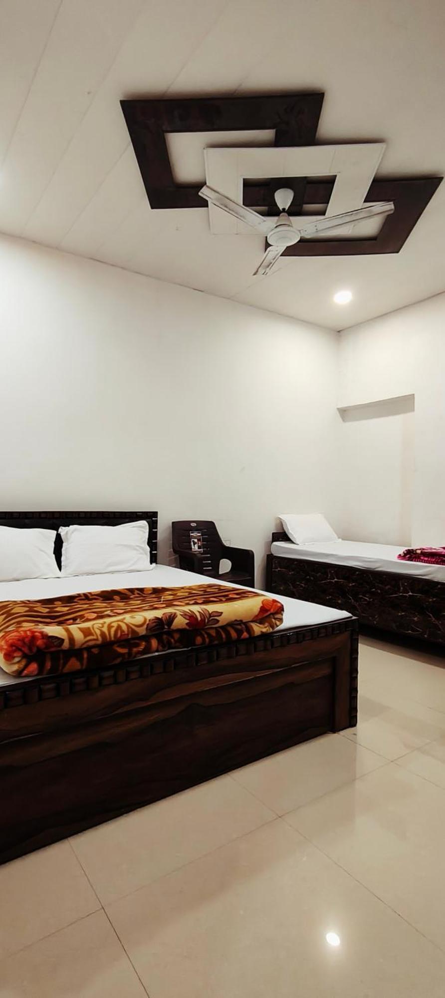 Madhuri Guest House Váránaszi Kültér fotó
