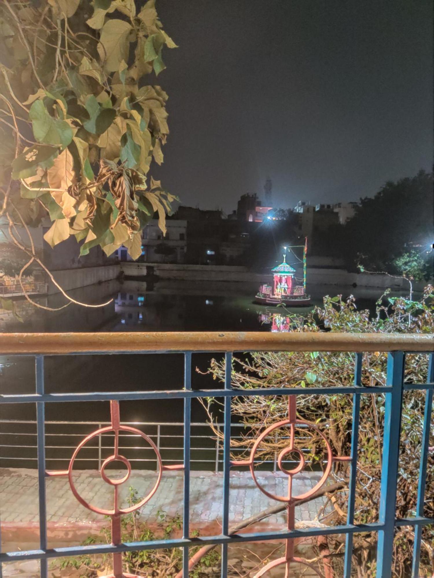 Madhuri Guest House Váránaszi Kültér fotó