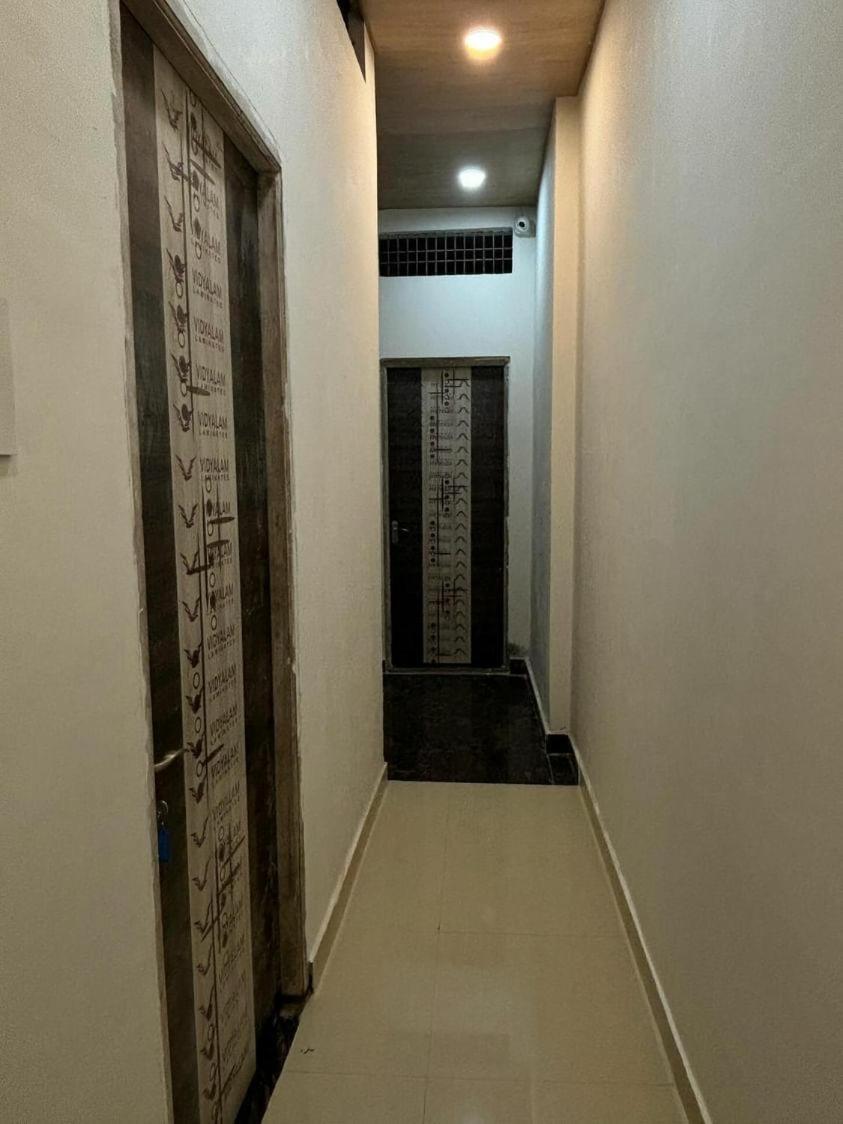 Madhuri Guest House Váránaszi Kültér fotó
