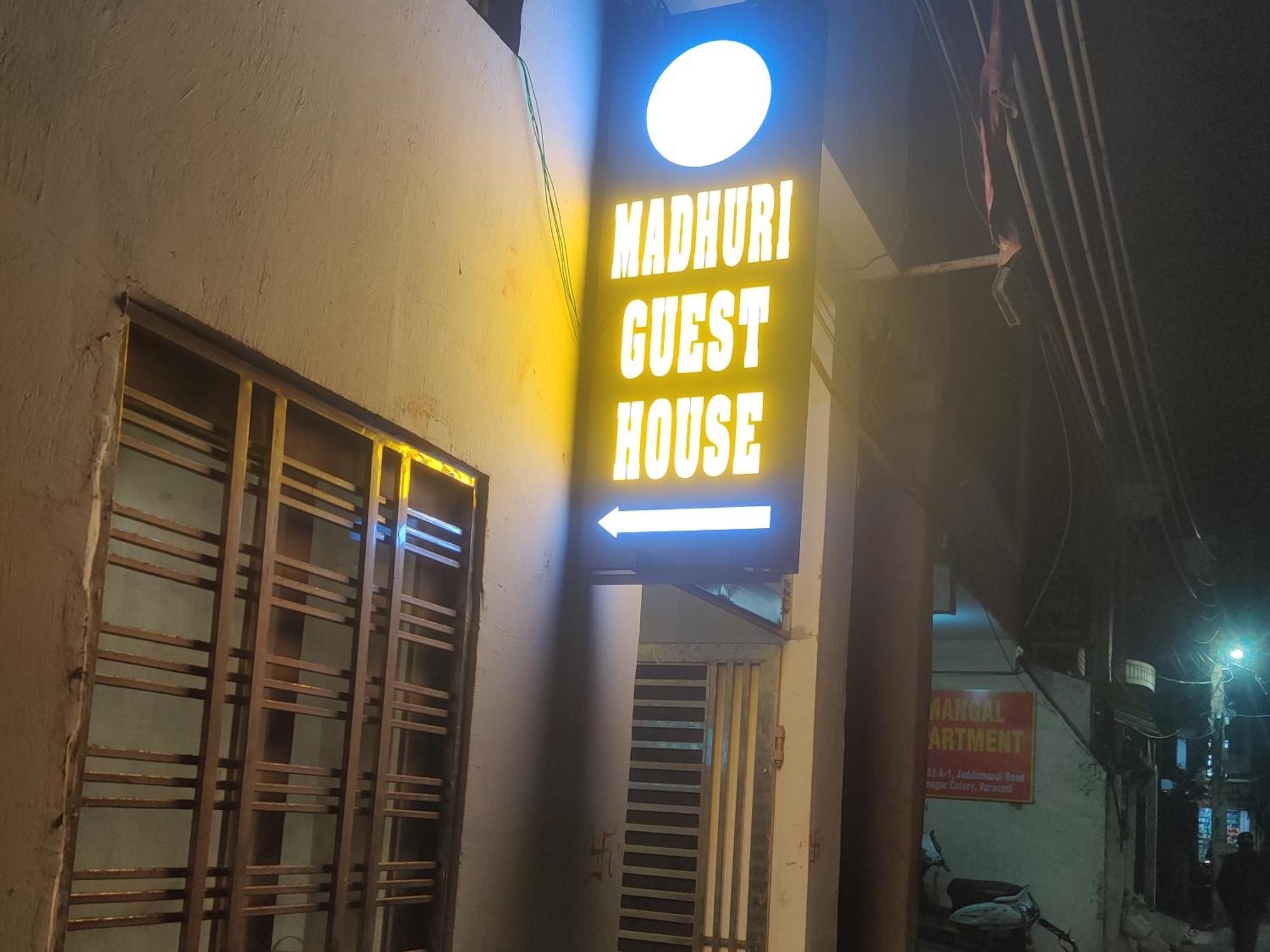 Madhuri Guest House Váránaszi Kültér fotó