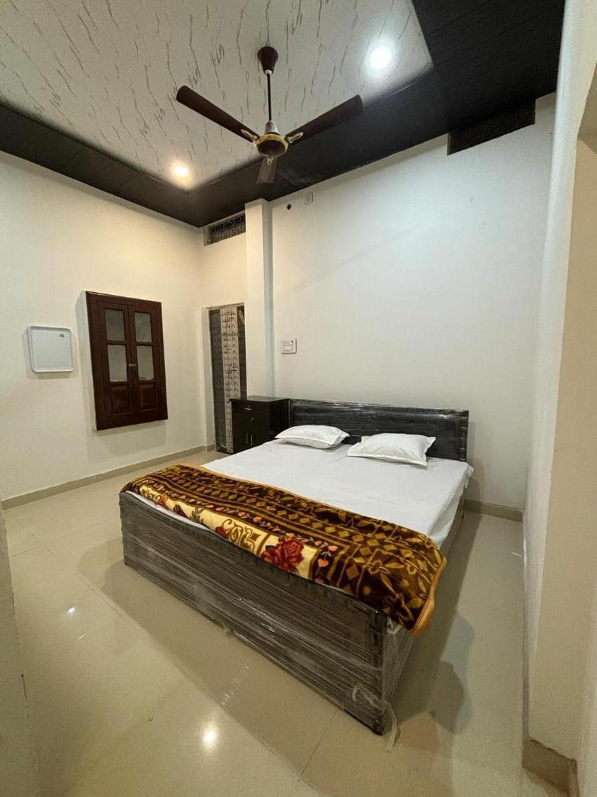 Madhuri Guest House Váránaszi Kültér fotó