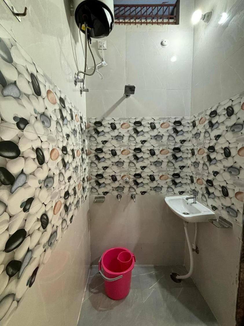 Madhuri Guest House Váránaszi Kültér fotó